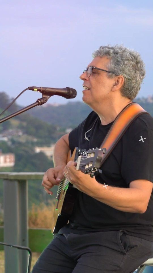 La velada que nos regaló @pedro_guerra en Los Conciertos de La Atalaya de Noches Pejinas Cantabria Infinita quedará para siempre grabada en nuestra memoria. Un concierto en el que su voz y los acordes de su guitarra arroparon a un público entregado que disfrutó de una noche mágica. Gracias, Pedro, por cantar con la verdad y con el corazón. Y gracias a todos los que agotasteis las entradas para su concierto... ¡estamos emocionados por la gran acogida!

@cantabriaturismo @ayuntamientolaredo @radiocostaesmeralda @vinilofm_cantabria @radiolaredo @11tvcantabria @copecantabria @theimagos

#CantabriaInfinita #CantabriaApetece
#NochesPejinas #MúsicaEnVivo #MúsicaEnDirecto