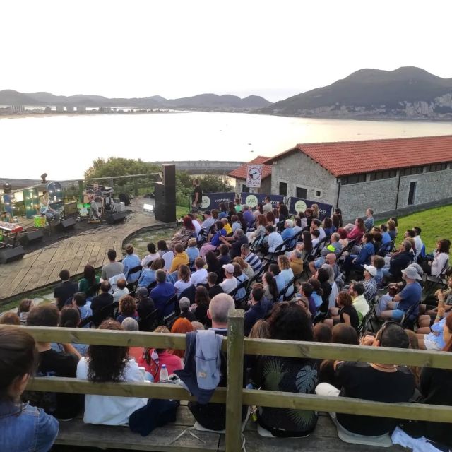 Tremendo concierto que nos ofreció Izaro anoche en La Atalaya de Laredo. ¡Espectacular tanto ella y su banda! Gracias, @izaroandres, por esa velada increíble y a todos los que acudisteis un domingo más a disfrutar de la música en directo en el escenario de Los Conciertos de la Atalaya de Noches Pejinas Cantabria Infinita. ¡Vamos a por el último!

➡️ Todos los conciertos, información y entradas en nochespejinascantabriainfinita.es

@cantabriaturismo @ayuntamientolaredo @russellsimoni @radiocostaesmeralda @vinilofm_cantabria @radiolaredo @11tvcantabria @copecantabria @delaredulintv @theimagos

#CantabriaInfinita #CantabriaApetece
#NochesPejinas #MúsicaEnVivo #MúsicaEnDirecto